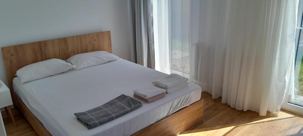 Coresi, 2 Camere, Sleeps 6 Large Private Garden Apartment Pets Welcome Brașov Exterior foto